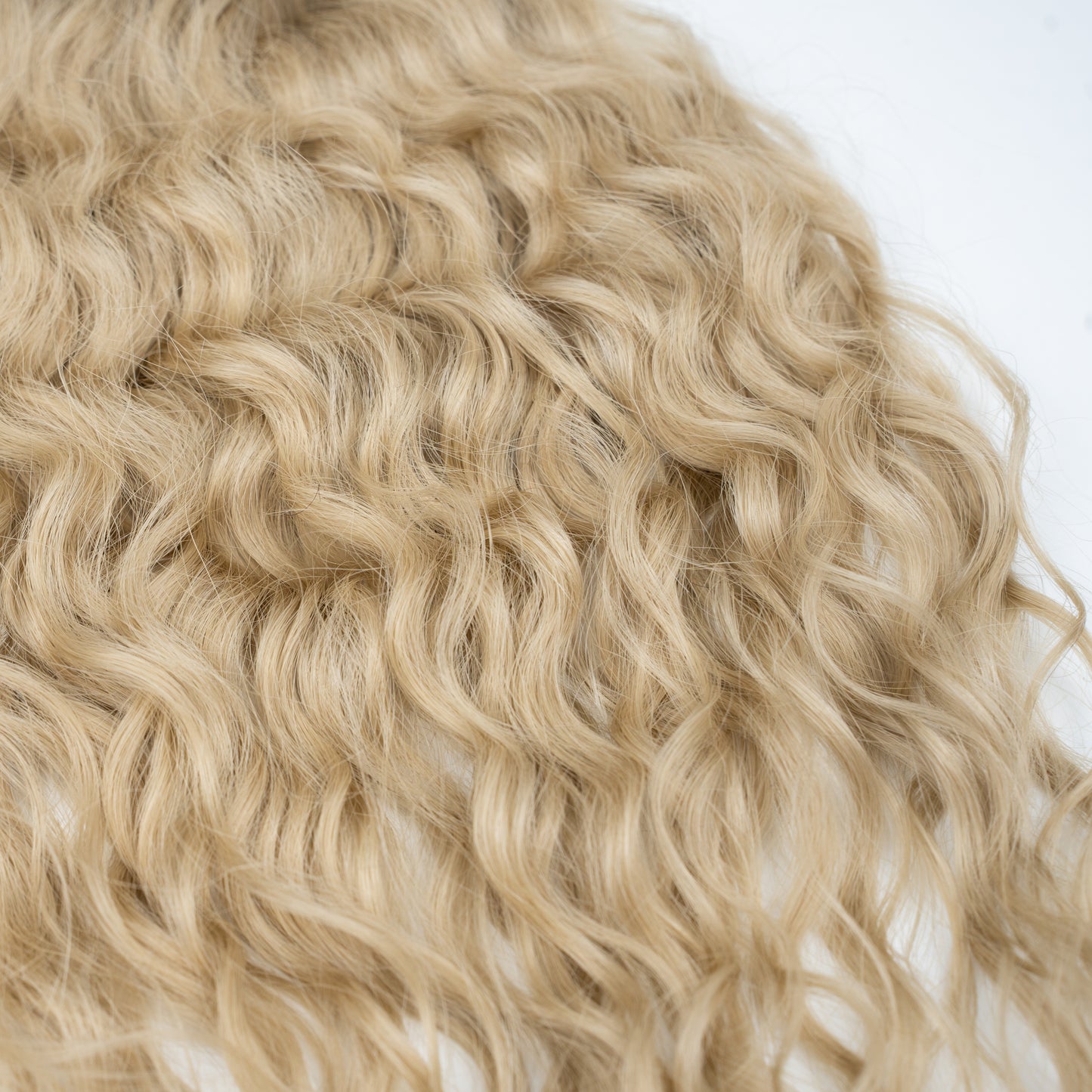 Curly blonde ombre (C5)