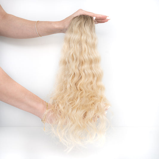 Curly blonde ombre (C7)