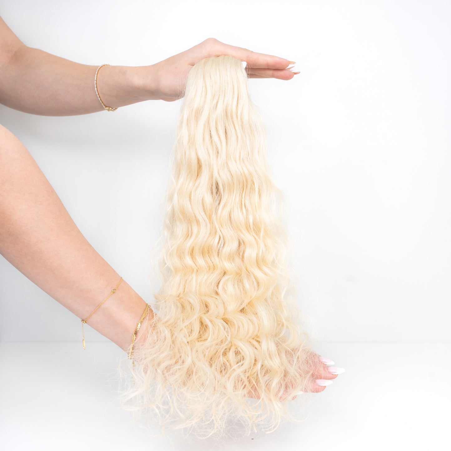 Curly blonde ombre (C8)