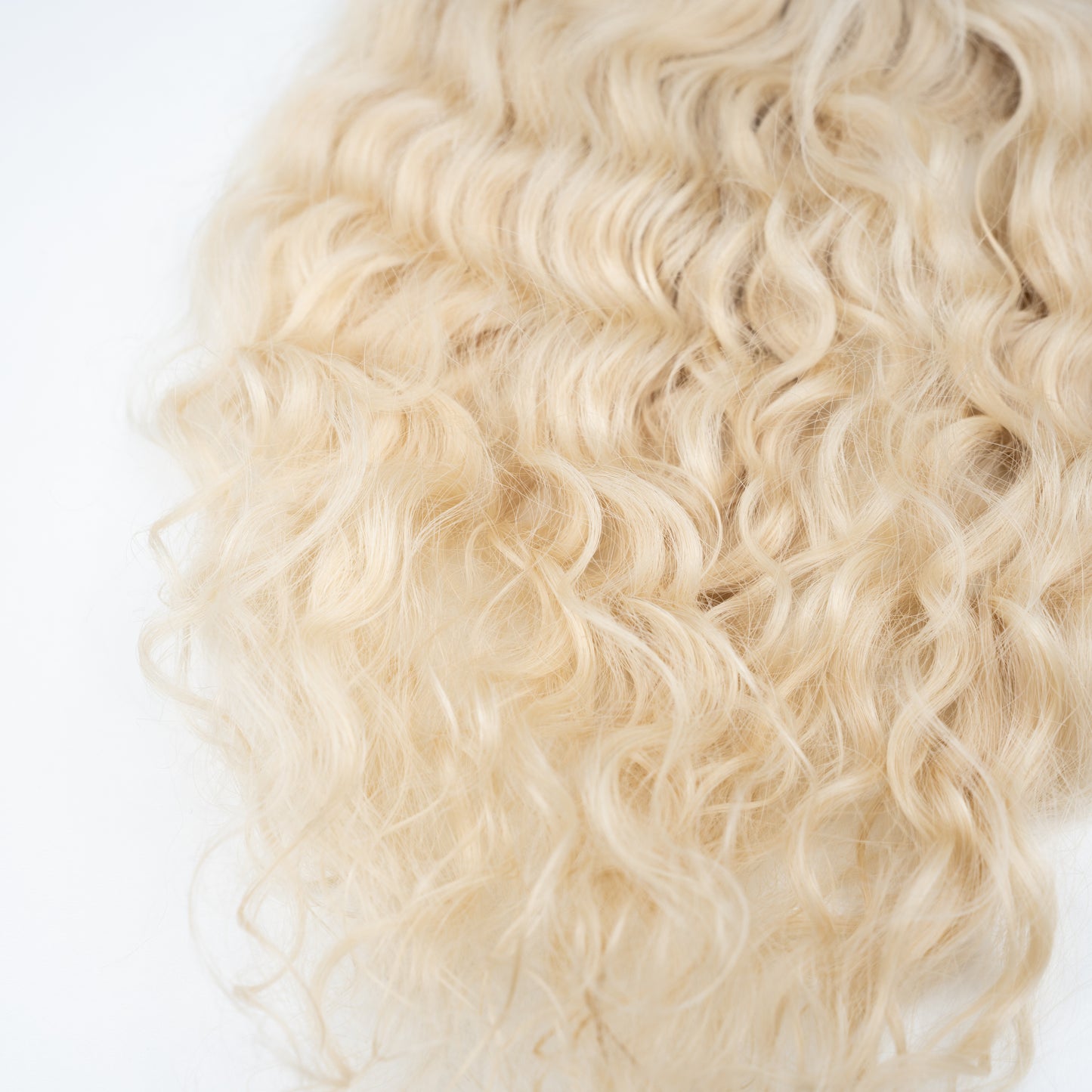Curly blonde ombre (C8)