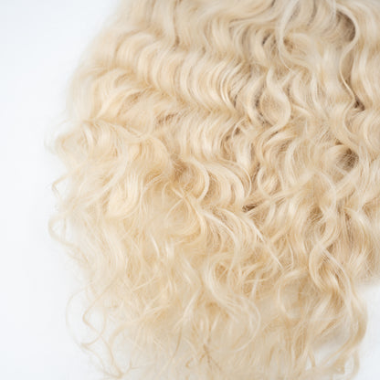 Curly blonde ombre (C8)