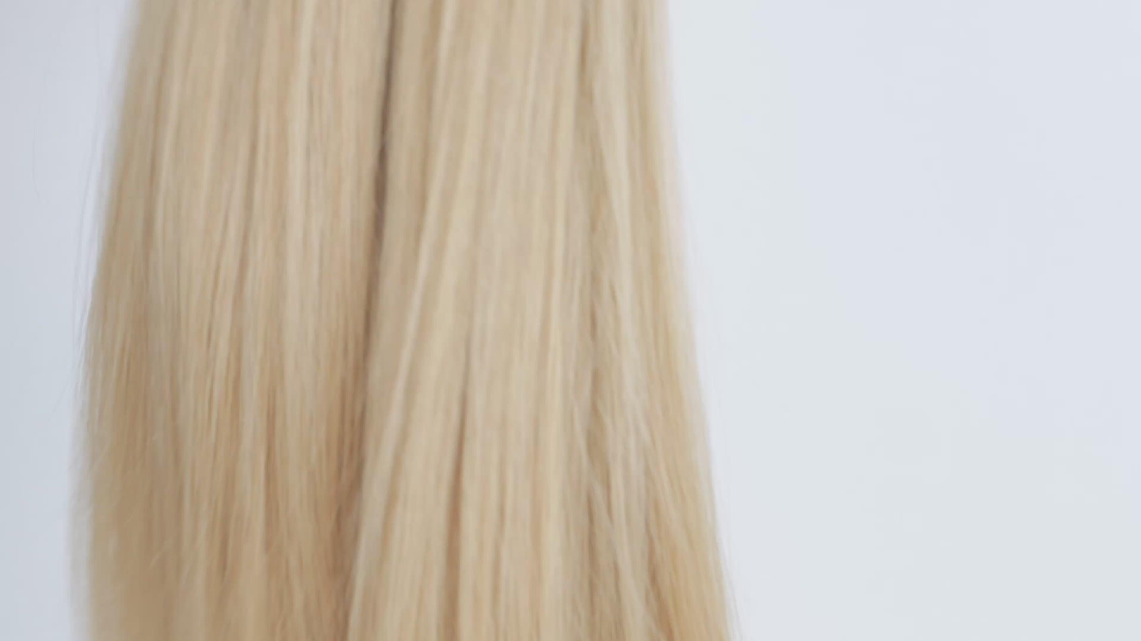 STRAIGHT LIGHT BLONDE OMBRE K-TIP (O4.7/26.1)