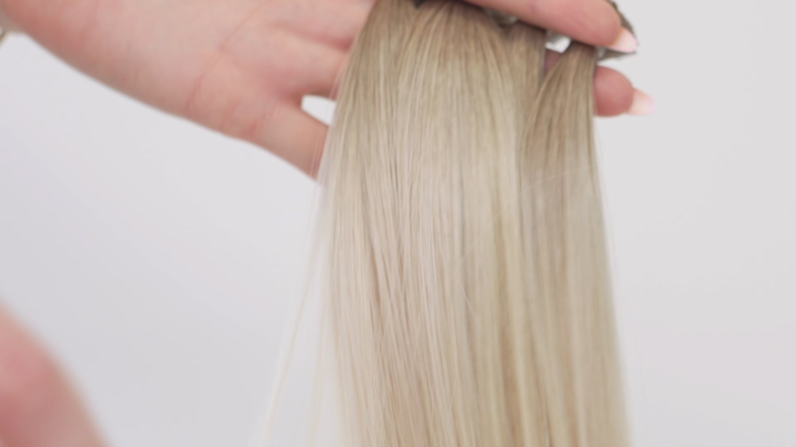 STRAIGHT ASHY ROOTED BLONDE OMBRE K-TIP