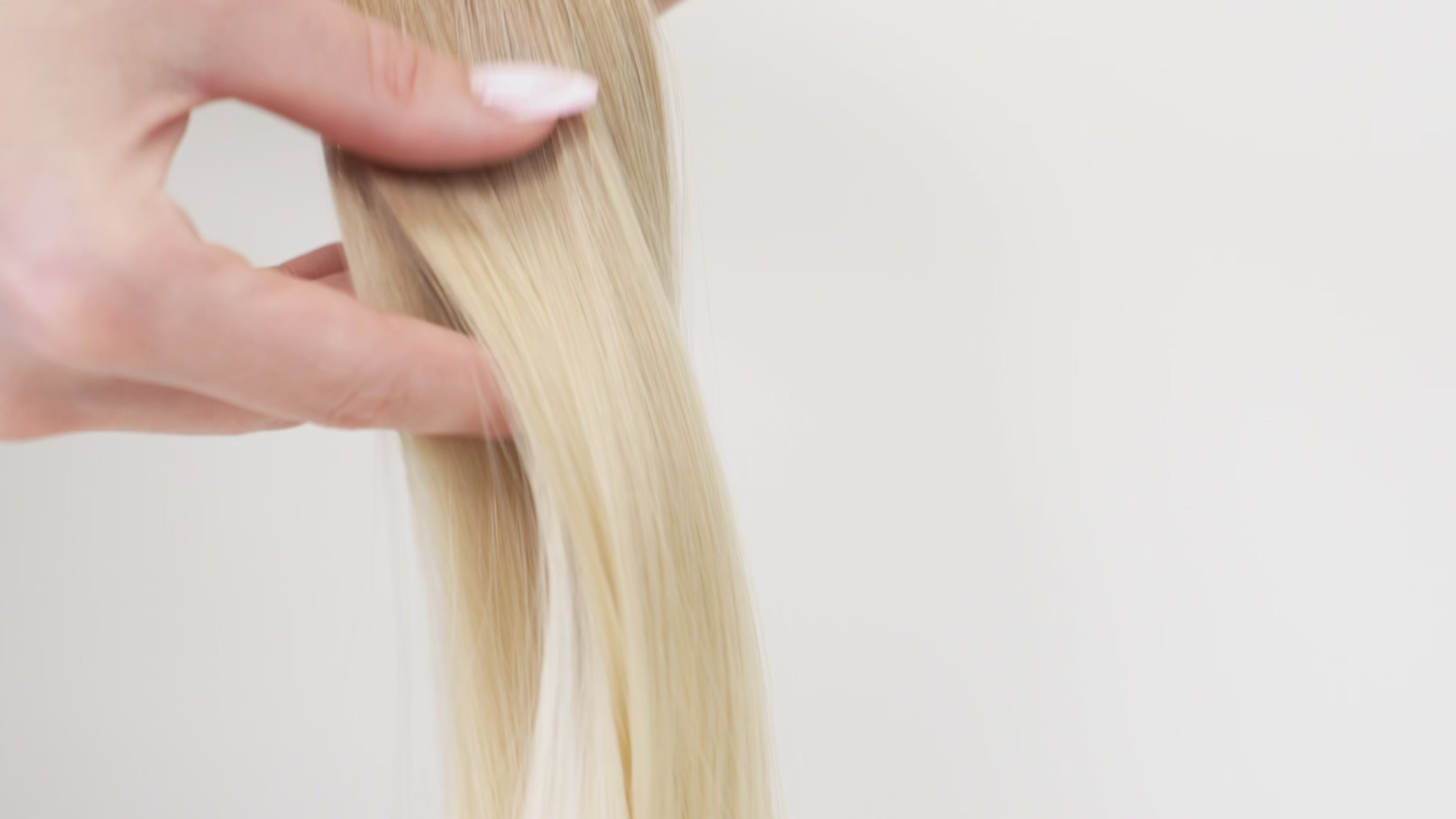 STRAIGHT LIGHT BLONDE OMBRE K-TIP (O6.1/24)
