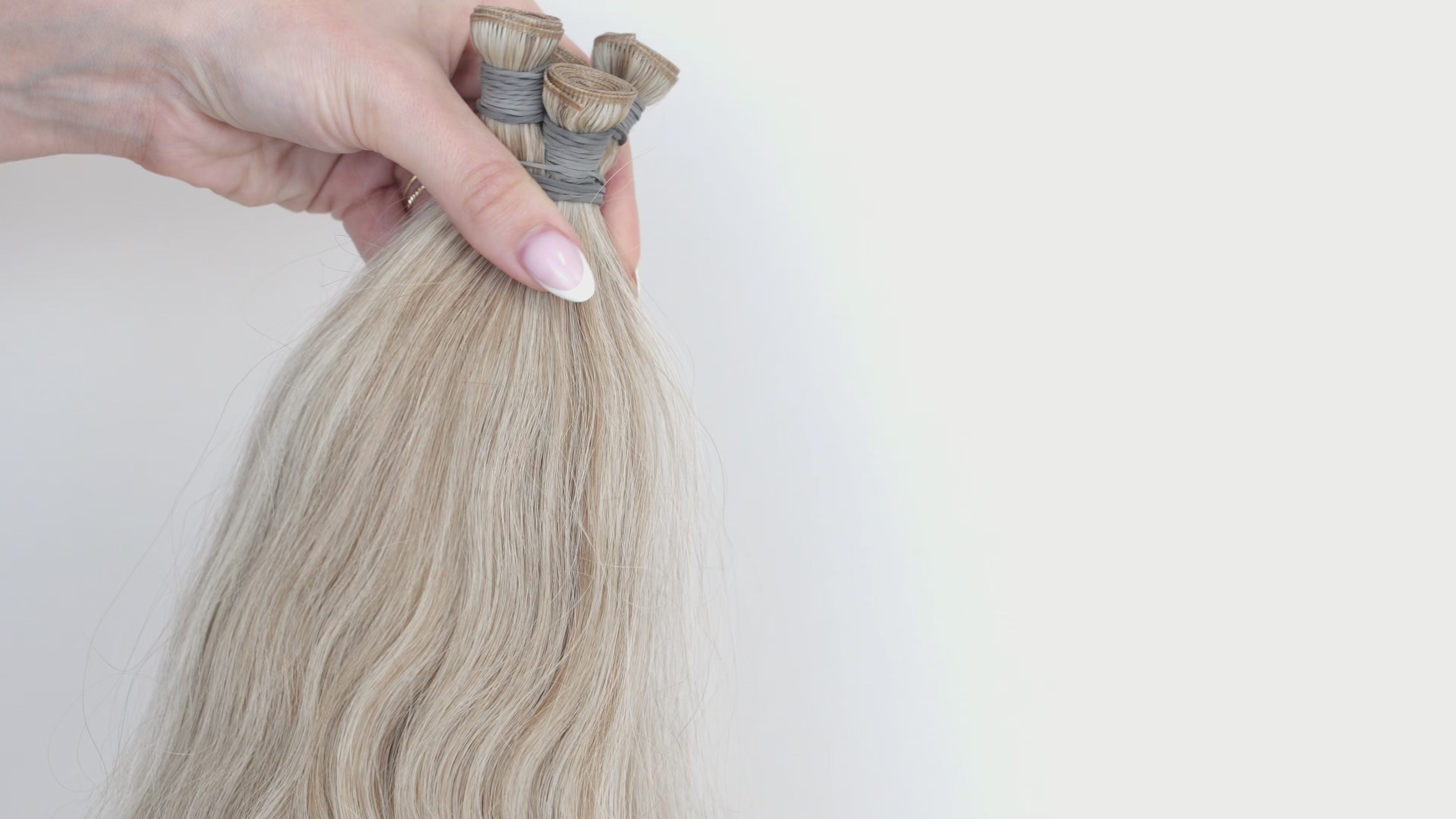 WAVY BLONDE ASHY MIX GENIUS WEFT (M8/009)
